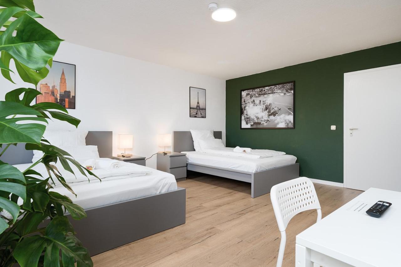 Einfach Aber Sehr Komfortabel - Wohnung Fuer 6 Personen - 2Xwc - Grupen, Messe, Monteure, Studenten - Voll Ausgestattet - 6 Betten 140X200Cm Hochwertig, 3 Smart-Tv 55 Zoll Netflix, 1000 Mbit Wlan, Voll Ausgestattete Kueche Duisburg Dış mekan fotoğraf