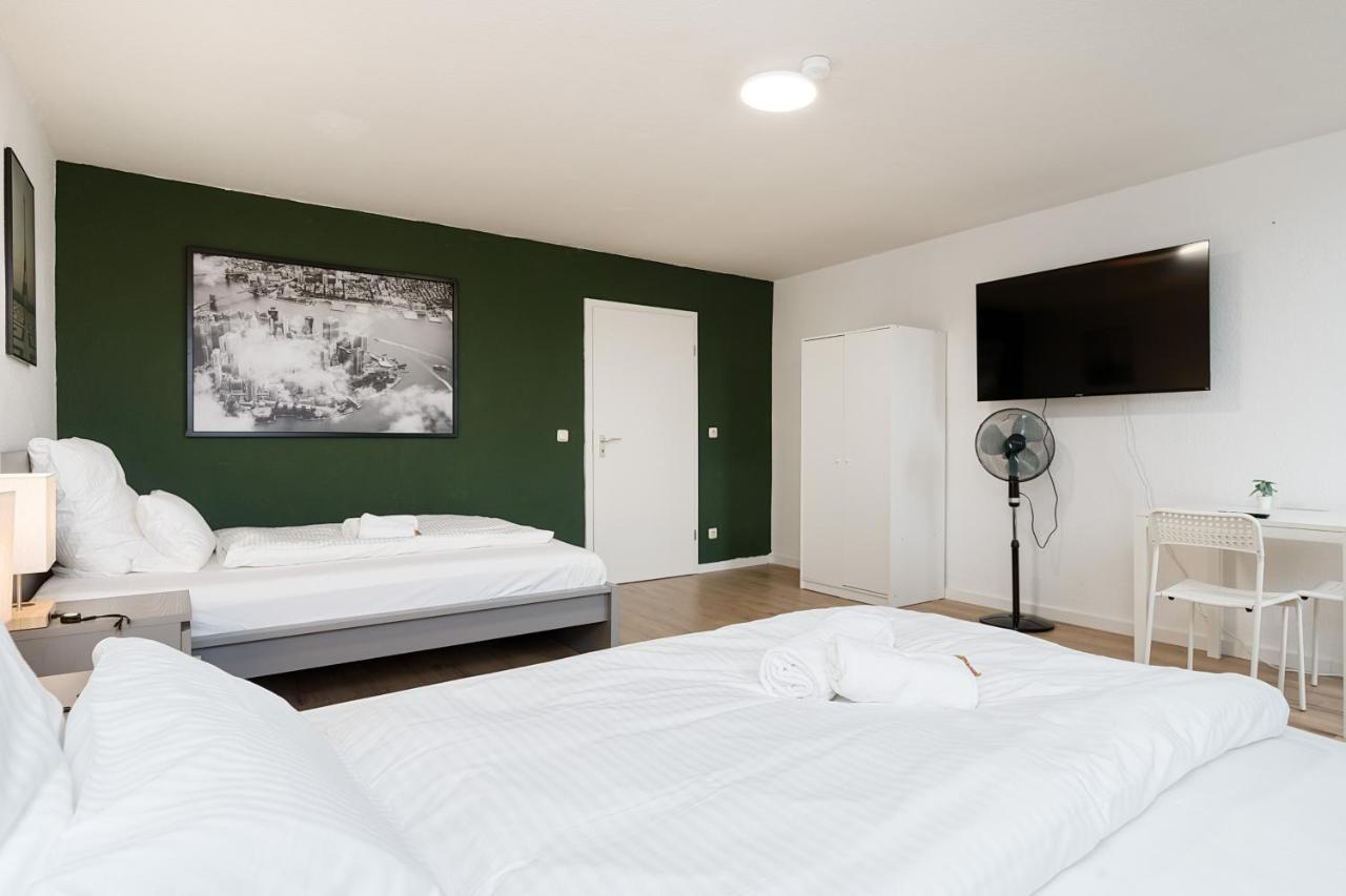Einfach Aber Sehr Komfortabel - Wohnung Fuer 6 Personen - 2Xwc - Grupen, Messe, Monteure, Studenten - Voll Ausgestattet - 6 Betten 140X200Cm Hochwertig, 3 Smart-Tv 55 Zoll Netflix, 1000 Mbit Wlan, Voll Ausgestattete Kueche Duisburg Dış mekan fotoğraf