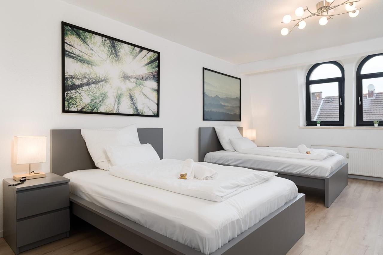 Einfach Aber Sehr Komfortabel - Wohnung Fuer 6 Personen - 2Xwc - Grupen, Messe, Monteure, Studenten - Voll Ausgestattet - 6 Betten 140X200Cm Hochwertig, 3 Smart-Tv 55 Zoll Netflix, 1000 Mbit Wlan, Voll Ausgestattete Kueche Duisburg Dış mekan fotoğraf