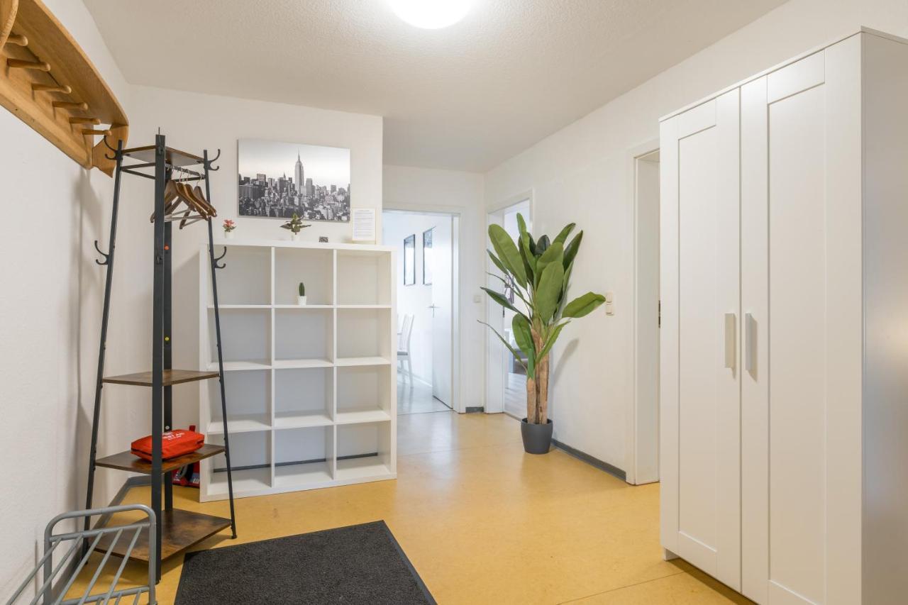Einfach Aber Sehr Komfortabel - Wohnung Fuer 6 Personen - 2Xwc - Grupen, Messe, Monteure, Studenten - Voll Ausgestattet - 6 Betten 140X200Cm Hochwertig, 3 Smart-Tv 55 Zoll Netflix, 1000 Mbit Wlan, Voll Ausgestattete Kueche Duisburg Dış mekan fotoğraf